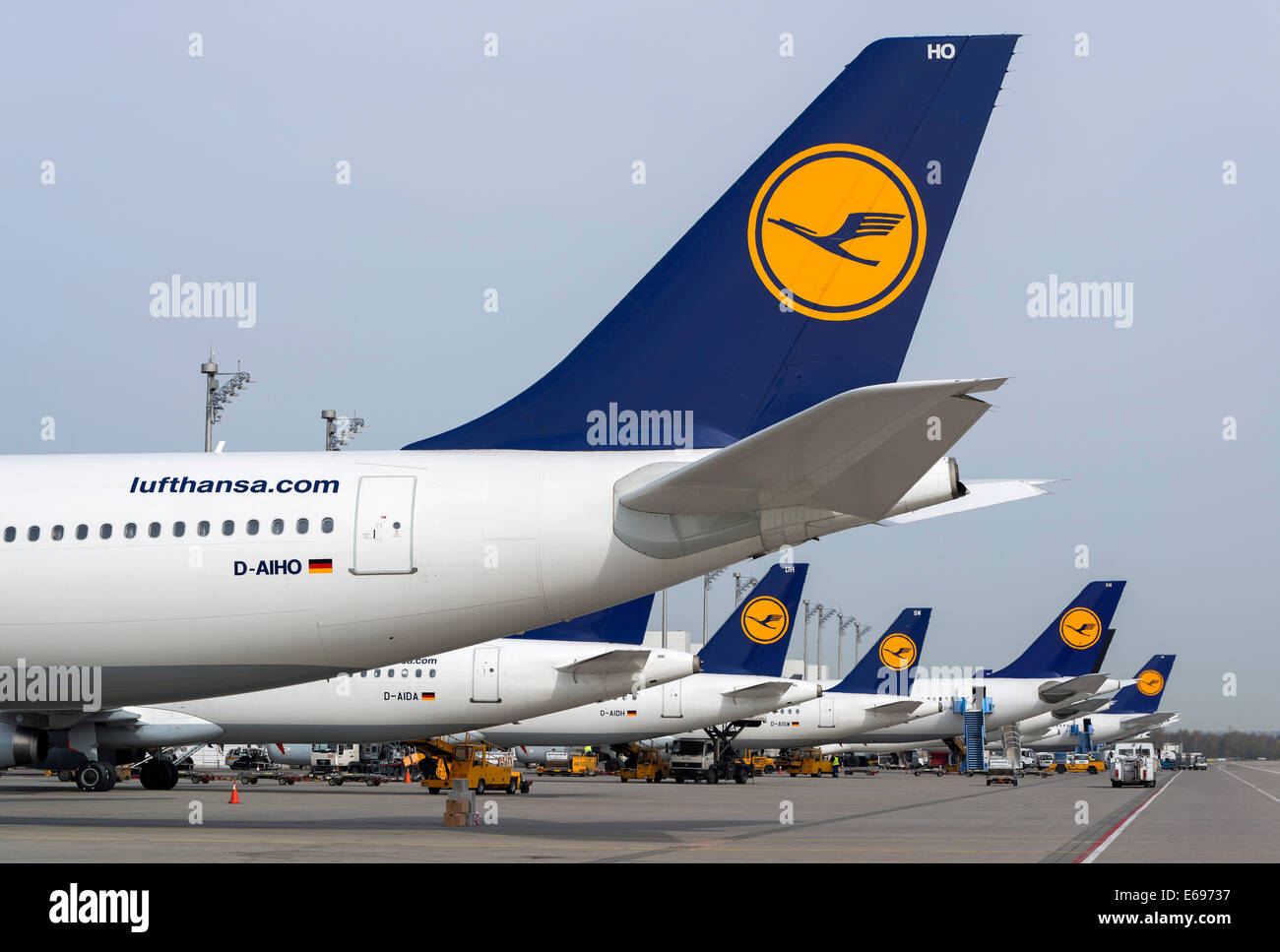 Aircrafts of the Deutsche Lufthansa AG on their parking positions in Terminal 2, Munich Airport, Munich, Upper Bavaria, Bavaria Stock Photo