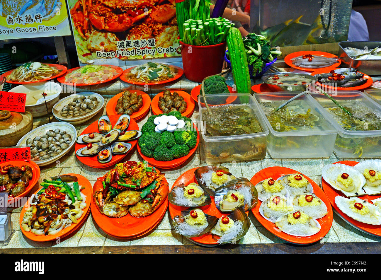 Dishes of a seafood restaurant at the night market in Temple Street, Kowloon, Hong Kong, China Stock Photo