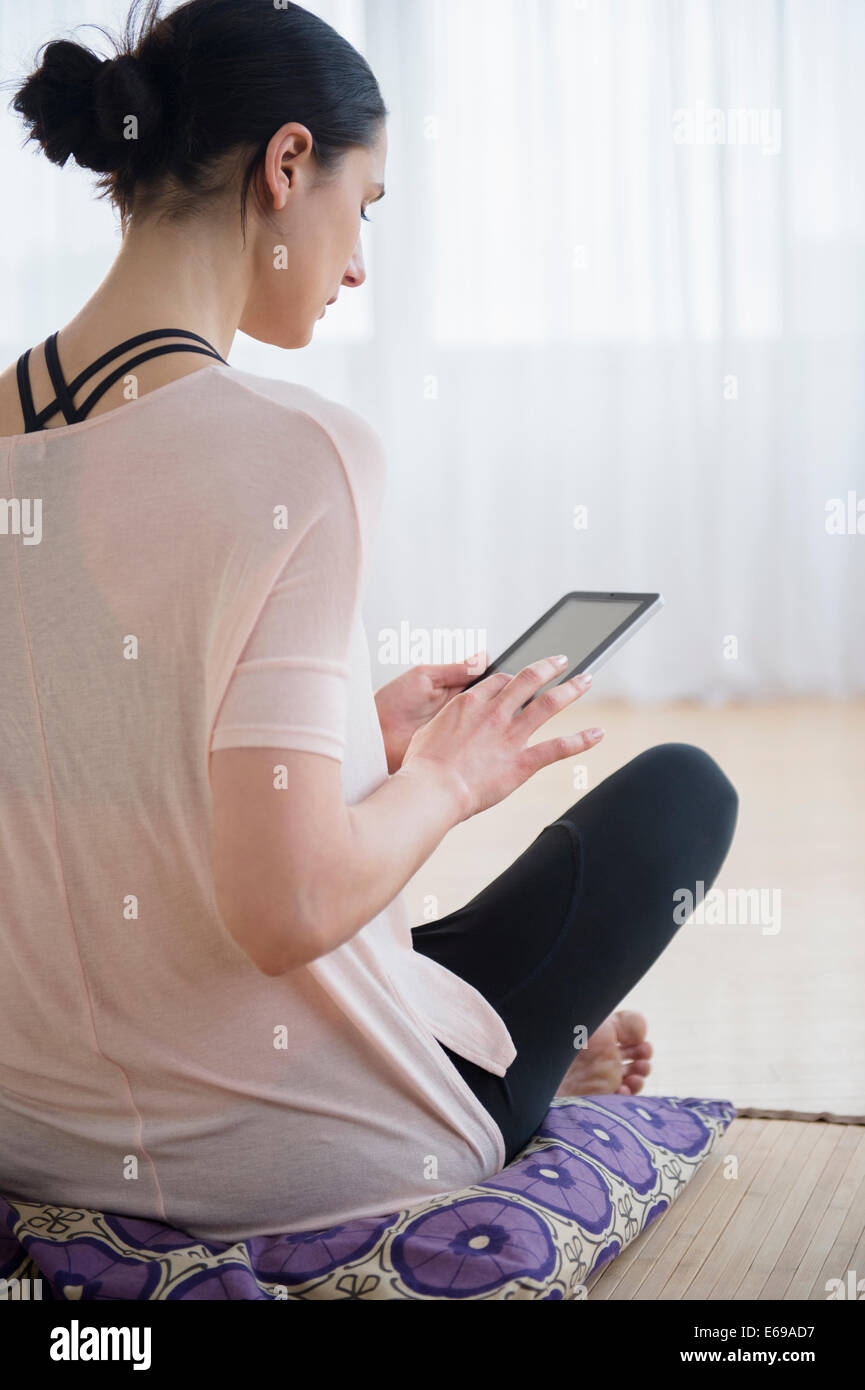 Caucasian woman using tablet computer in living room Stock Photo - Alamy