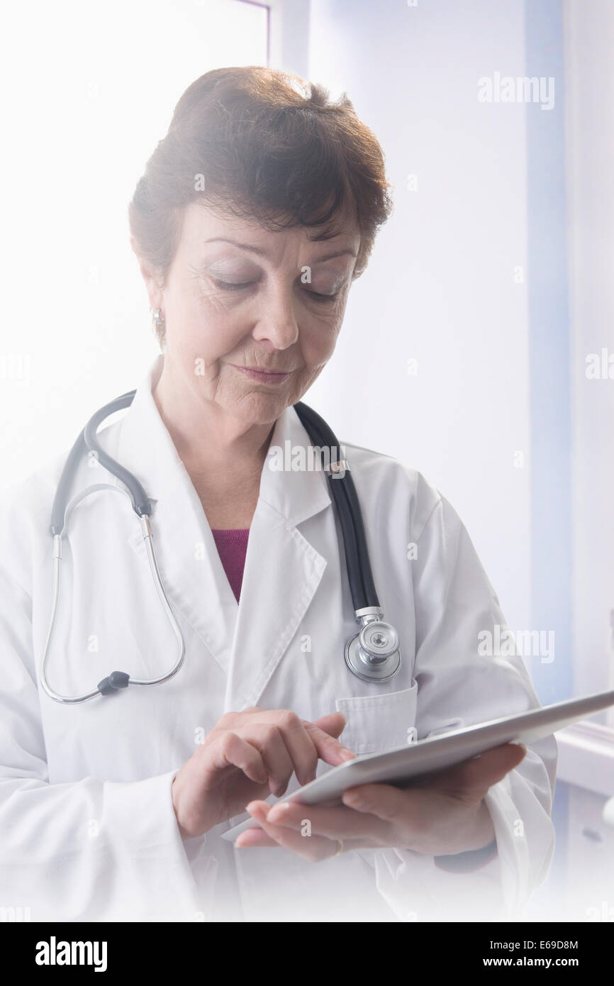 Doctor back using stethoscope hi-res stock photography and images - Alamy