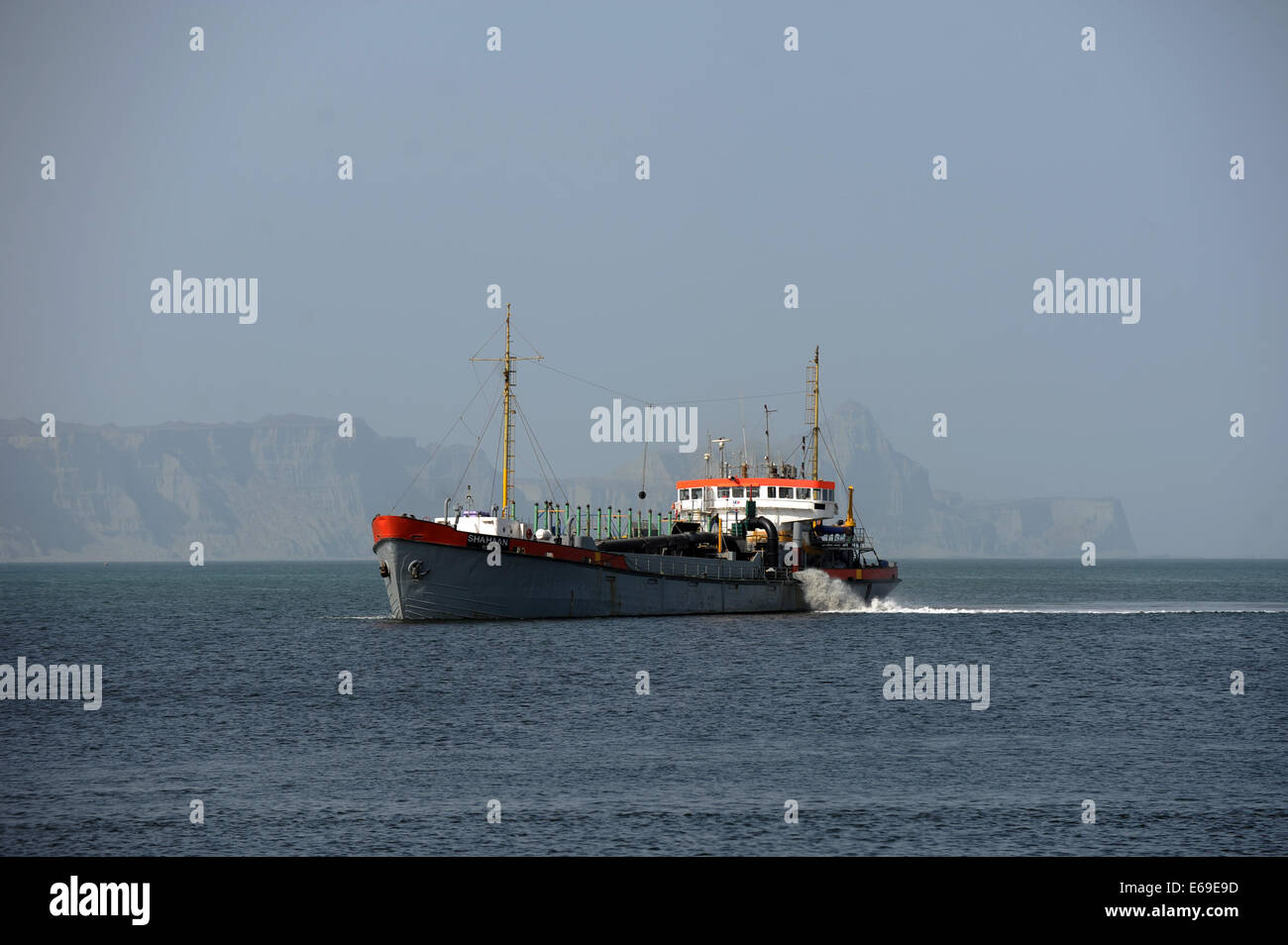 Islamabad. 18th Aug, 2014. Photo taken on Aug. 18, 2014 shows a ship near Gwadar Port in Balochistan province, Pakistan. Gwadar Port is a warm-water, deep-sea port situated on the Arabian Sea at Gwadar in Balochistan province of Pakistan. Gwadar Port is owned by the government-owned Gwadar Port Authority and operated by China Overseas Port Holding Company (COPHC). © Huang Zongzhi/Xinhua/Alamy Live News Stock Photo
