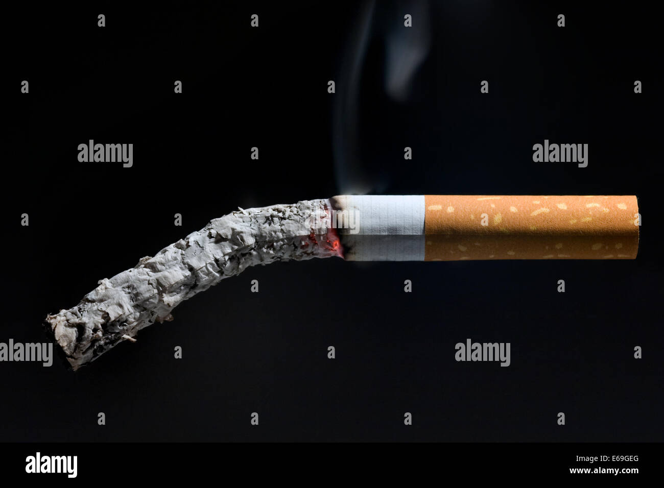 Cigarette ash hires stock photography and images Alamy