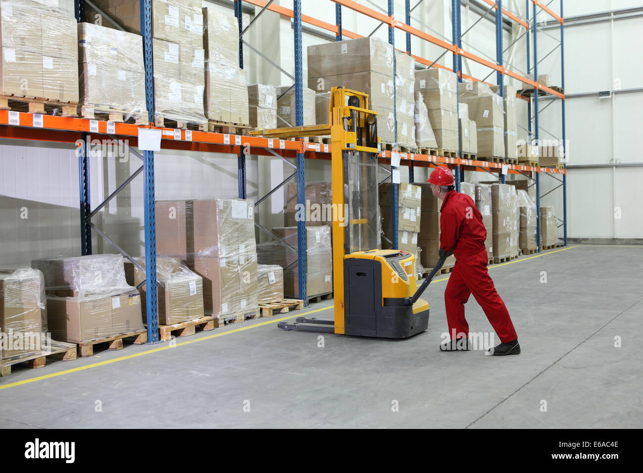 Warehouse Clerks High Resolution Stock Photography and Images Alamy