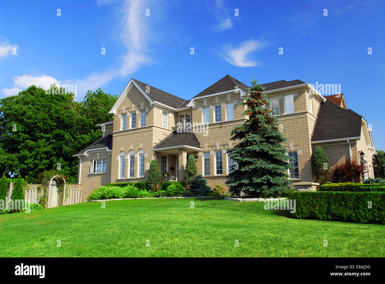 Multifamily residences hi-res stock photography and images - Alamy
