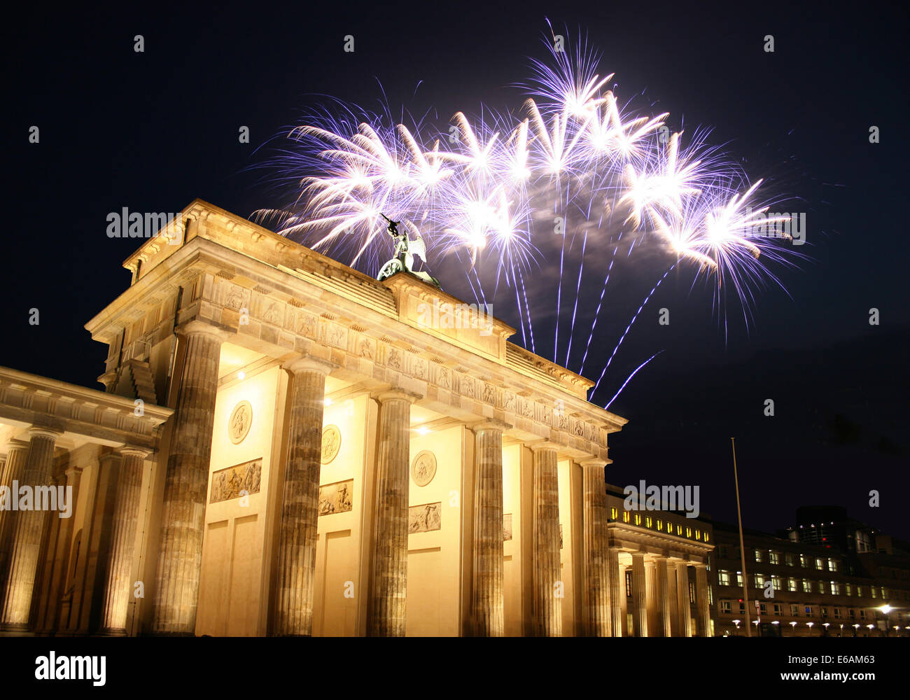 Brandenburg gate berlin new years eve hires stock photography and