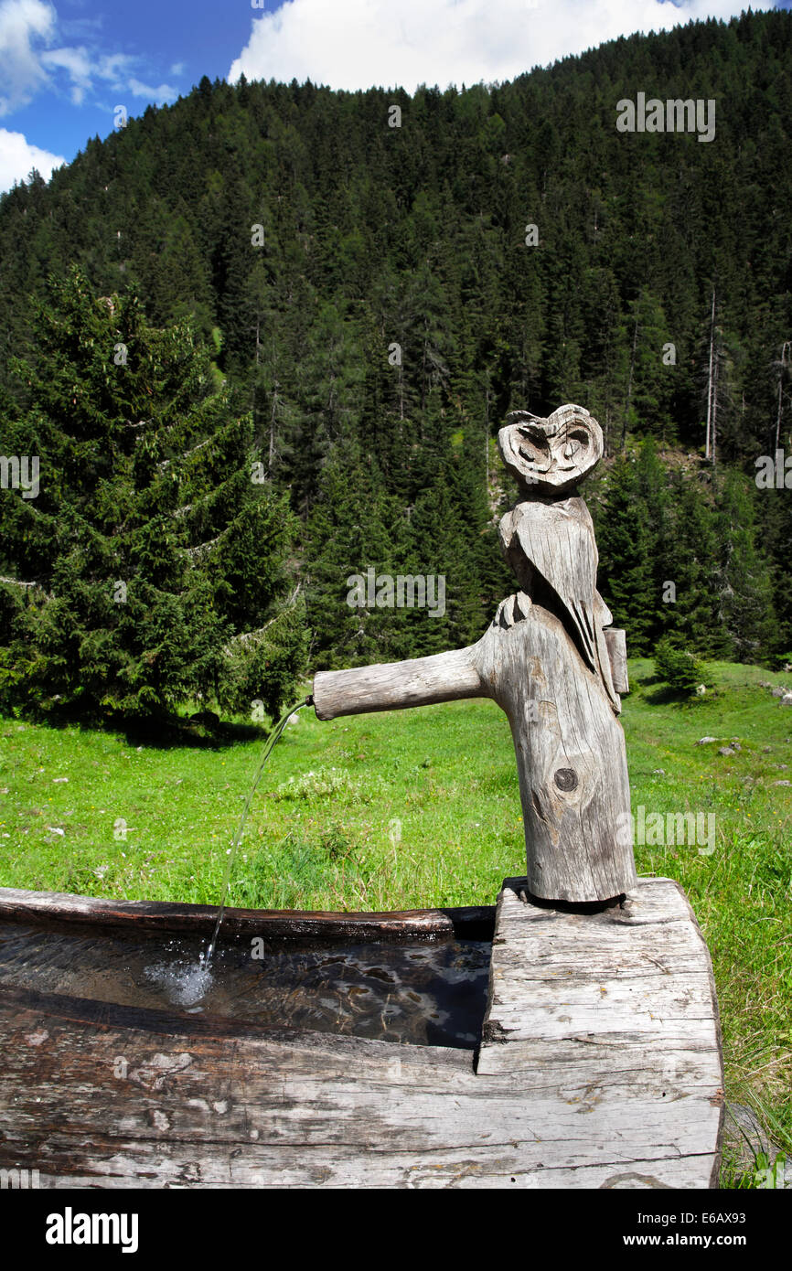 Carved wooden owl fountain, Dalpe, Ticino, Switzerland Stock Photo
