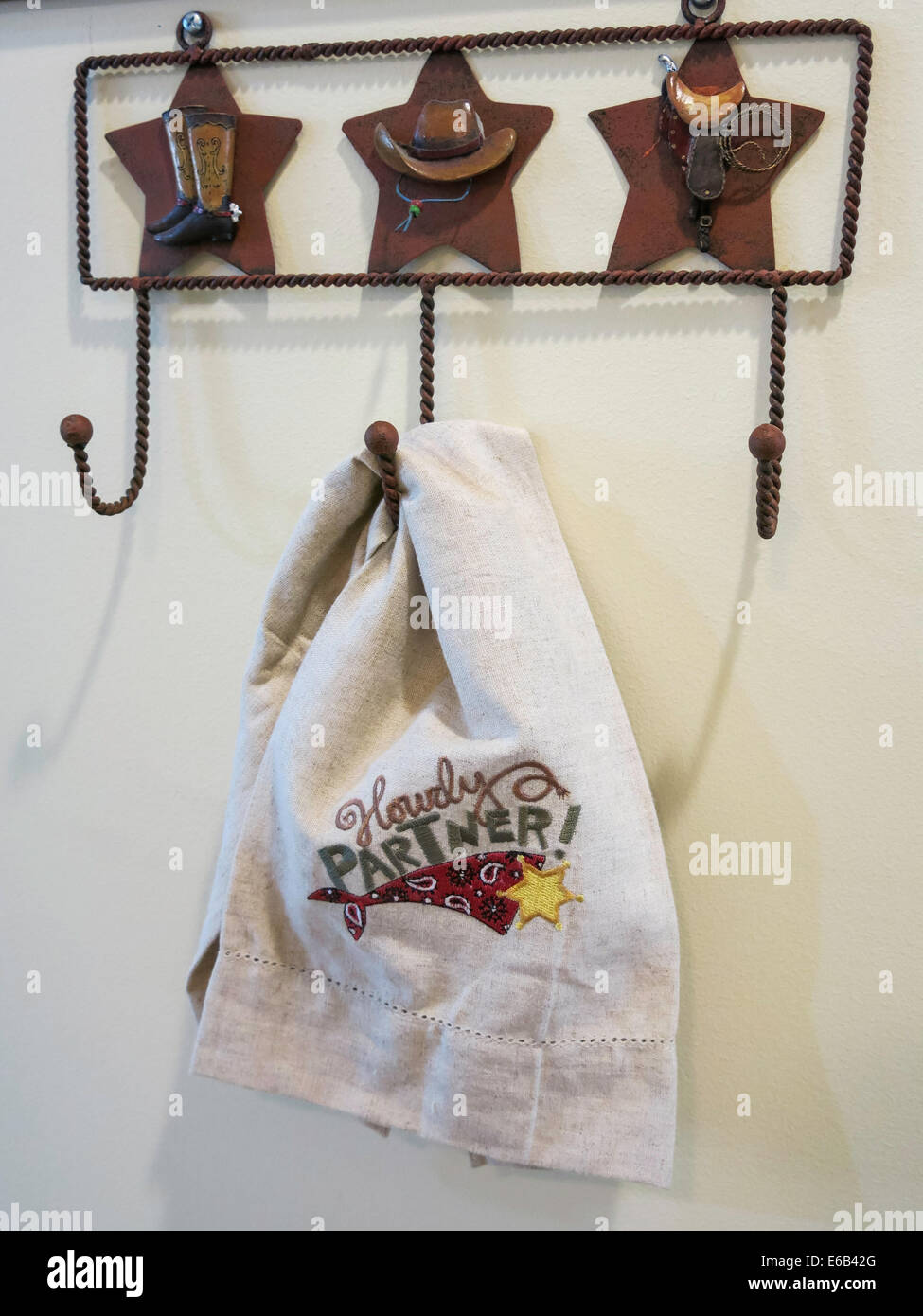 Country Cast Iron Horseshoe Towel Rack - Western Farmhouse Decor