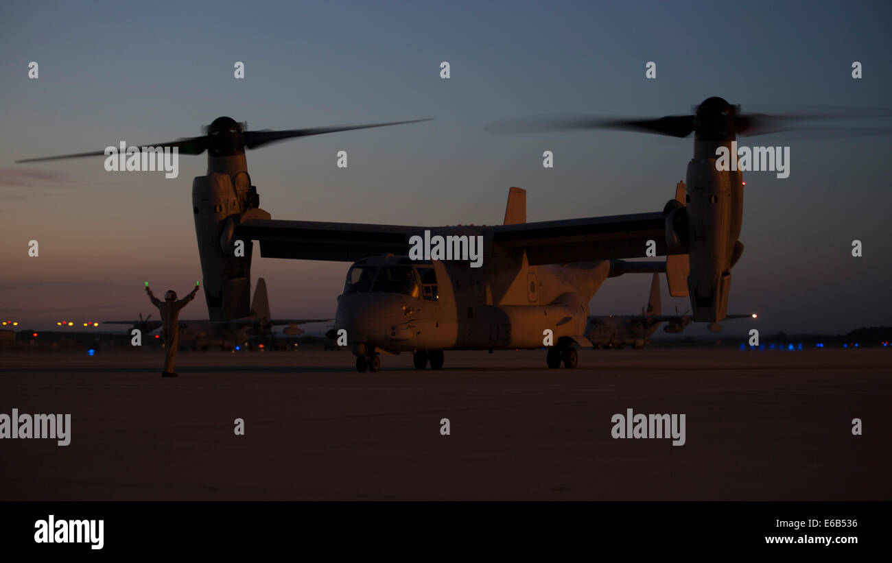A U.S. Marine Corps MV-22B Osprey tiltrotor aircraft assigned to Special Purpose Marine Air-Ground Task Force Crisis Response waits to unload cargo at Mor?n Air Base, Spain, Aug. 8, 2014. Aviation assets with the task force returned to Mor?n Air Base from Stock Photo