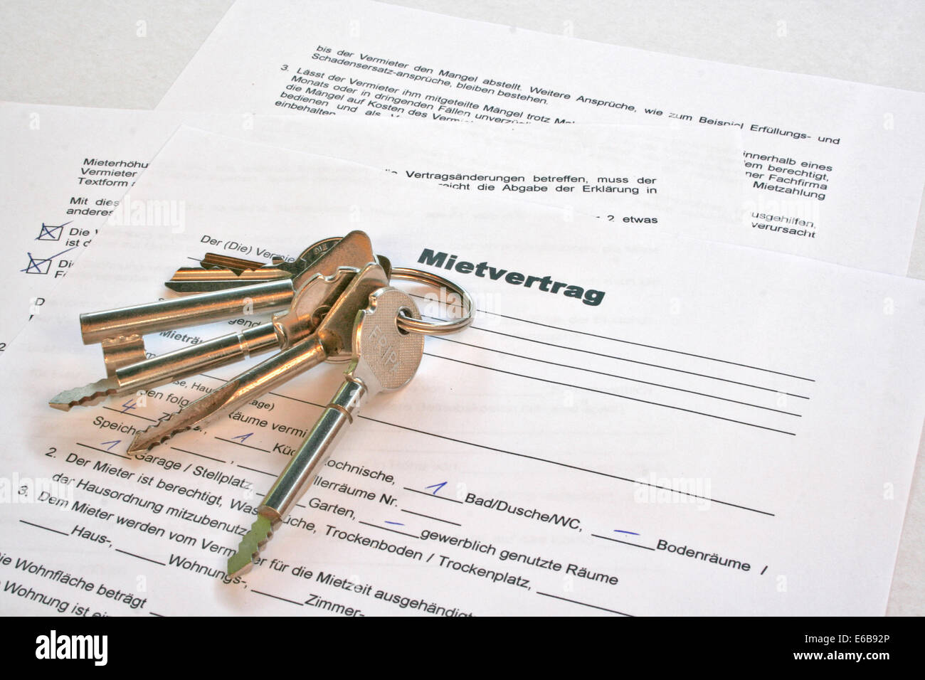 key handover,housing search,lease agreement Stock Photo - Alamy