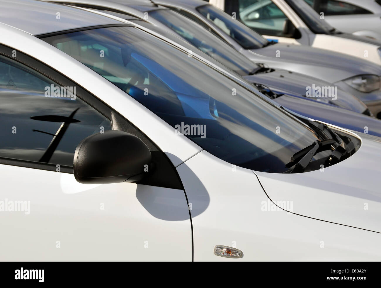 Crowded car park hi-res stock photography and images - Alamy