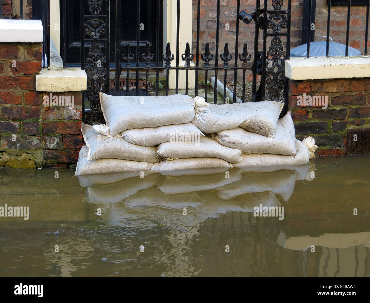 Stacked sandbags hires stock photography and images Alamy
