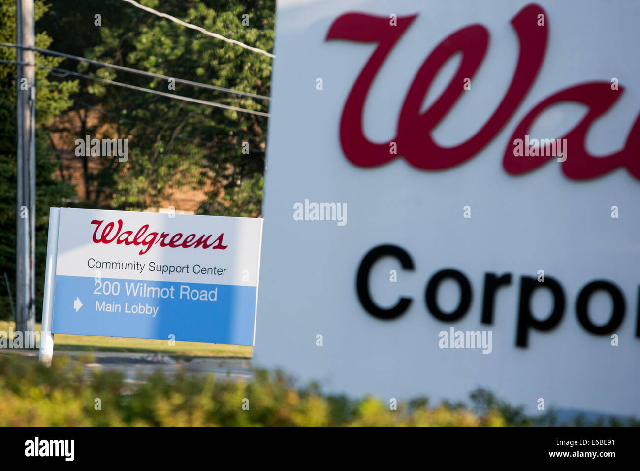 The headquarters of Walgreens in Deerfield, Illinois Stock Photo Alamy