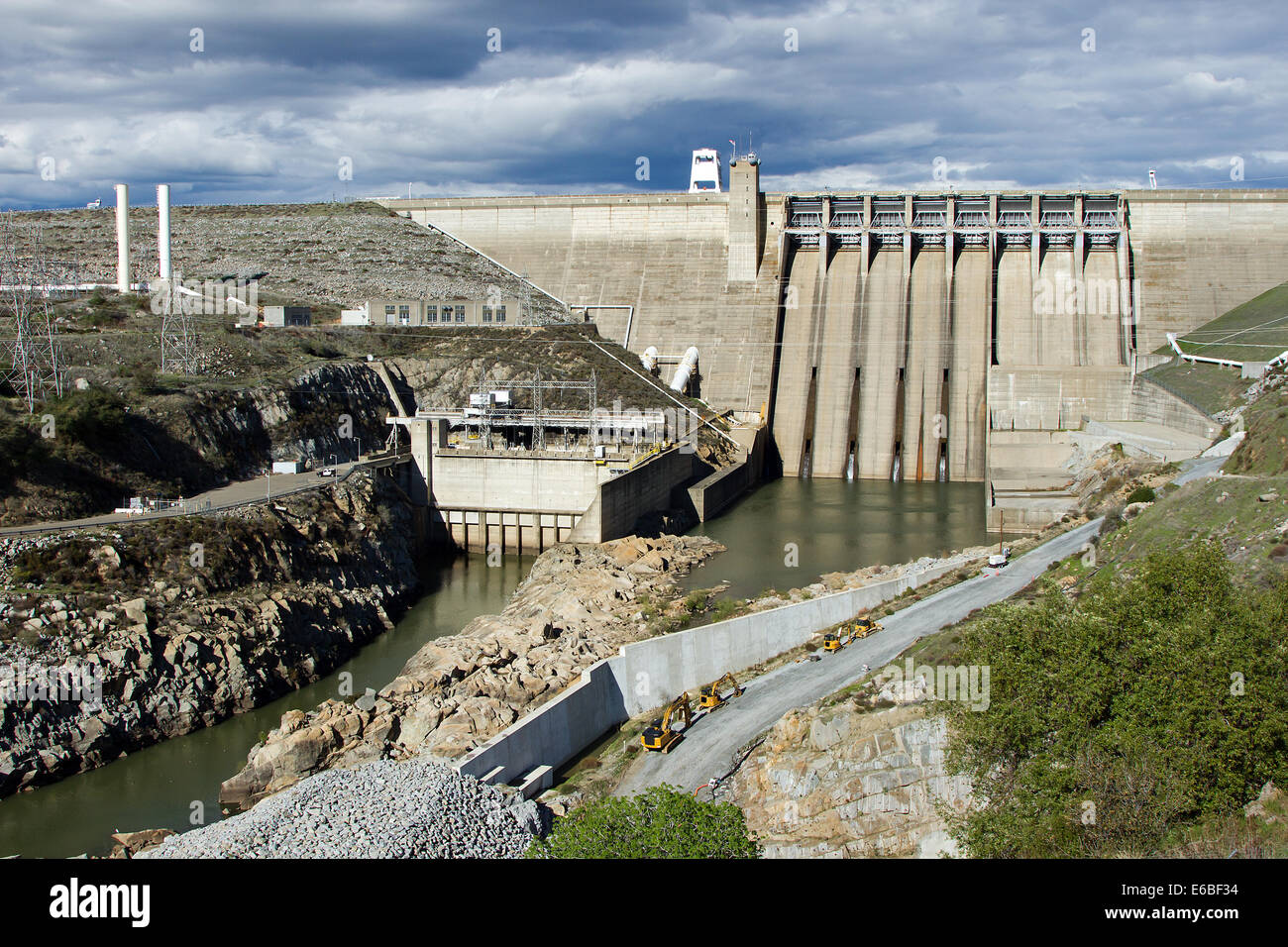 Earthen dam hi-res stock photography and images - Page 3 - Alamy