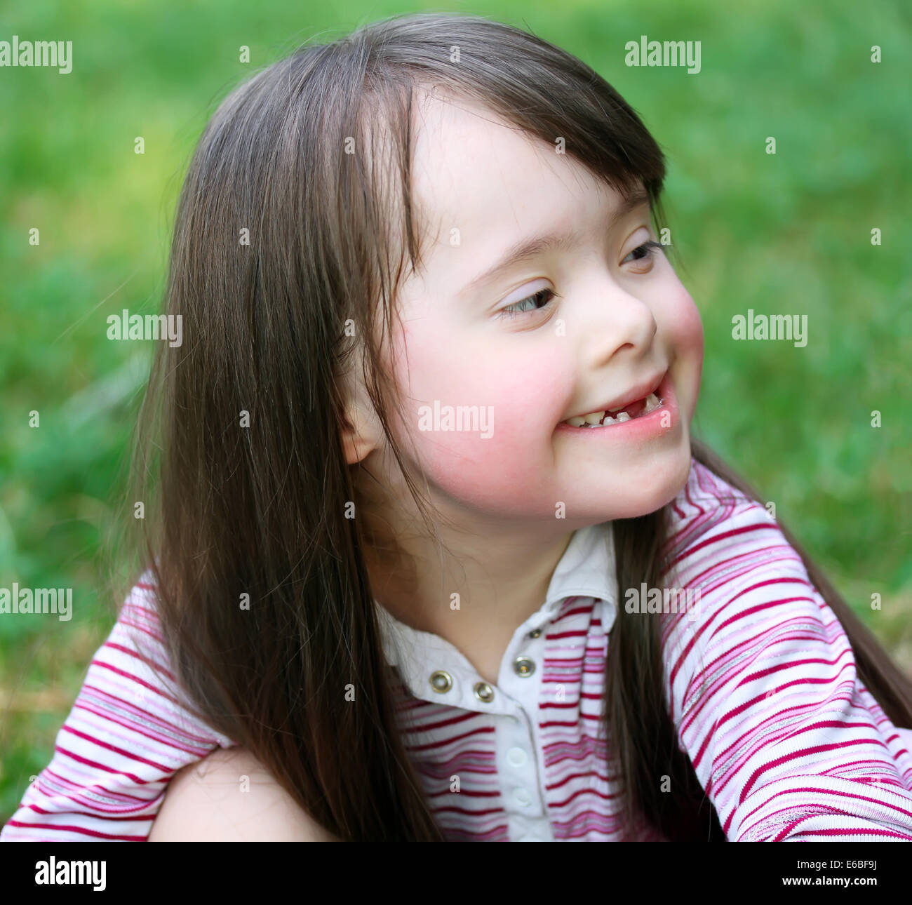 Portrait of beautiful young girl smiling Stock Photo - Alamy