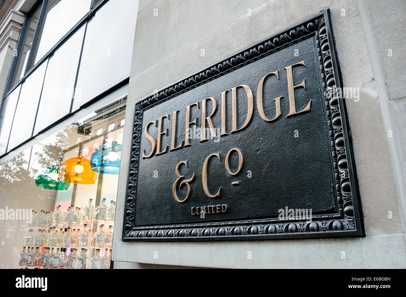Selfridges oxford street hires stock photography and images Alamy