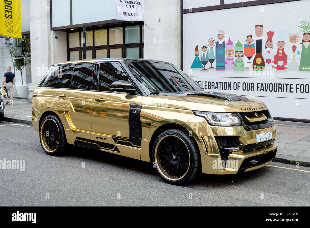 Saudi Gold Range Rover parked outside of Selfridges, Knightsbridge, London  Stock Photo - Alamy