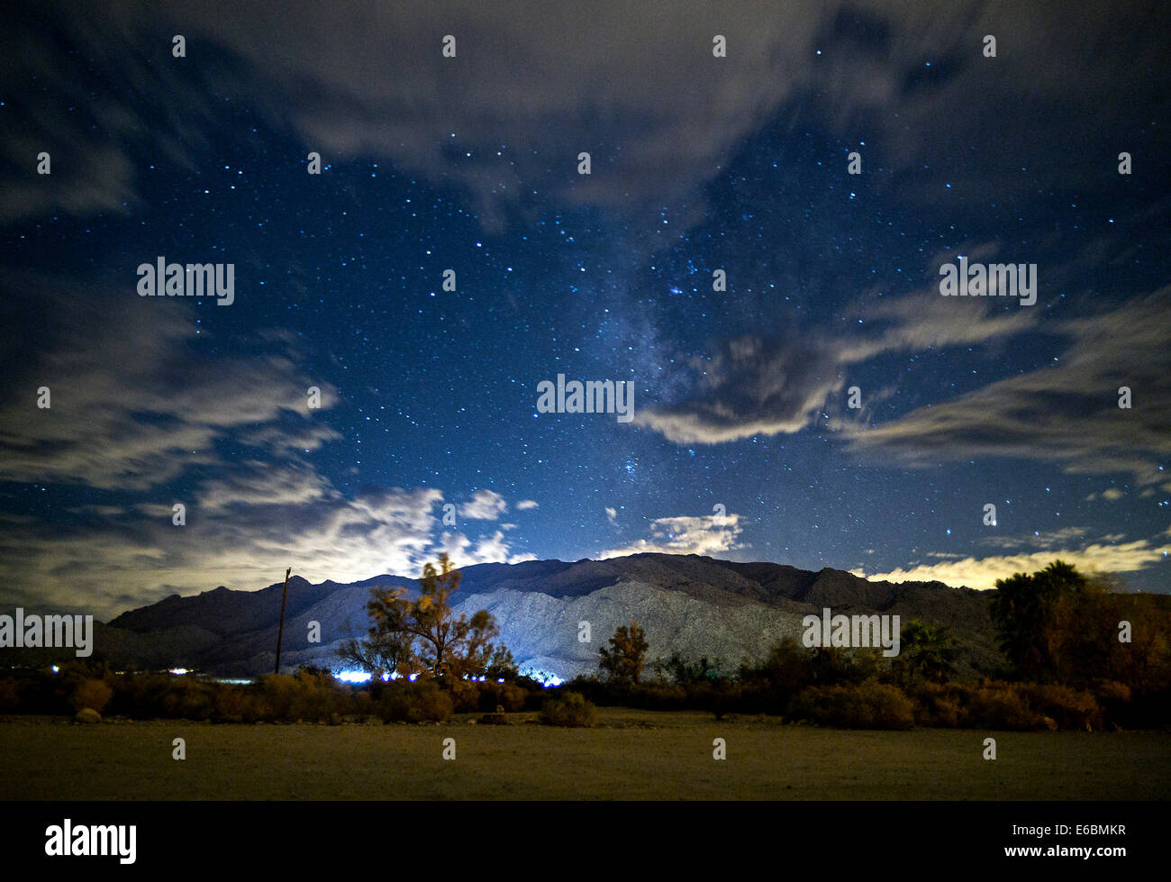 Twentynine Palms, California, USA. 19th Aug, 2014. Weather The night