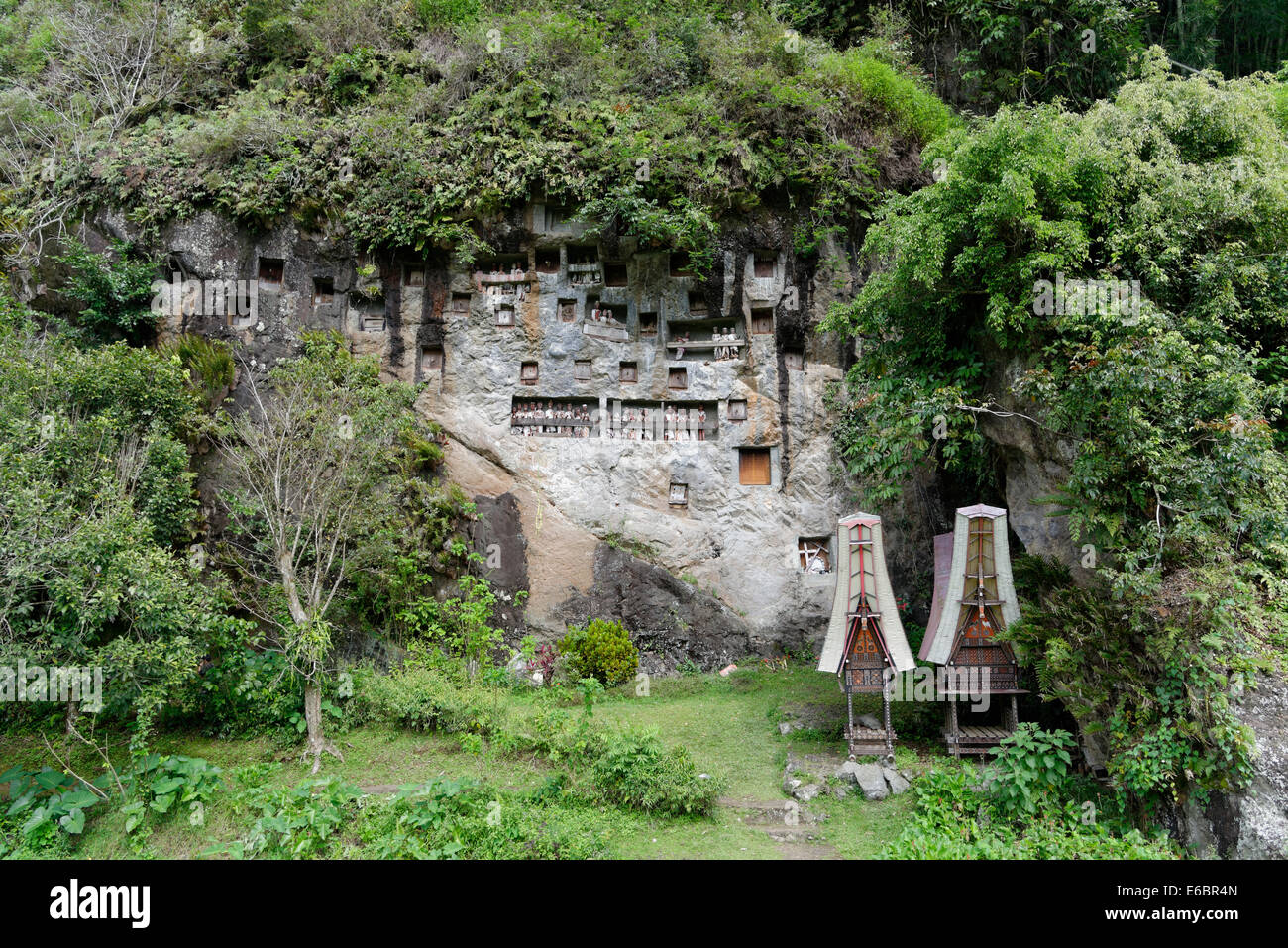 Hanging graves, rock graves, Lemo, Buntang, Sulawesi Selatan, Indonesia Stock Photo