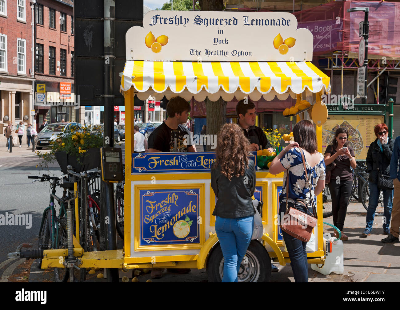 Vendor selling freshly squeezed lemonade in summer York North Stock