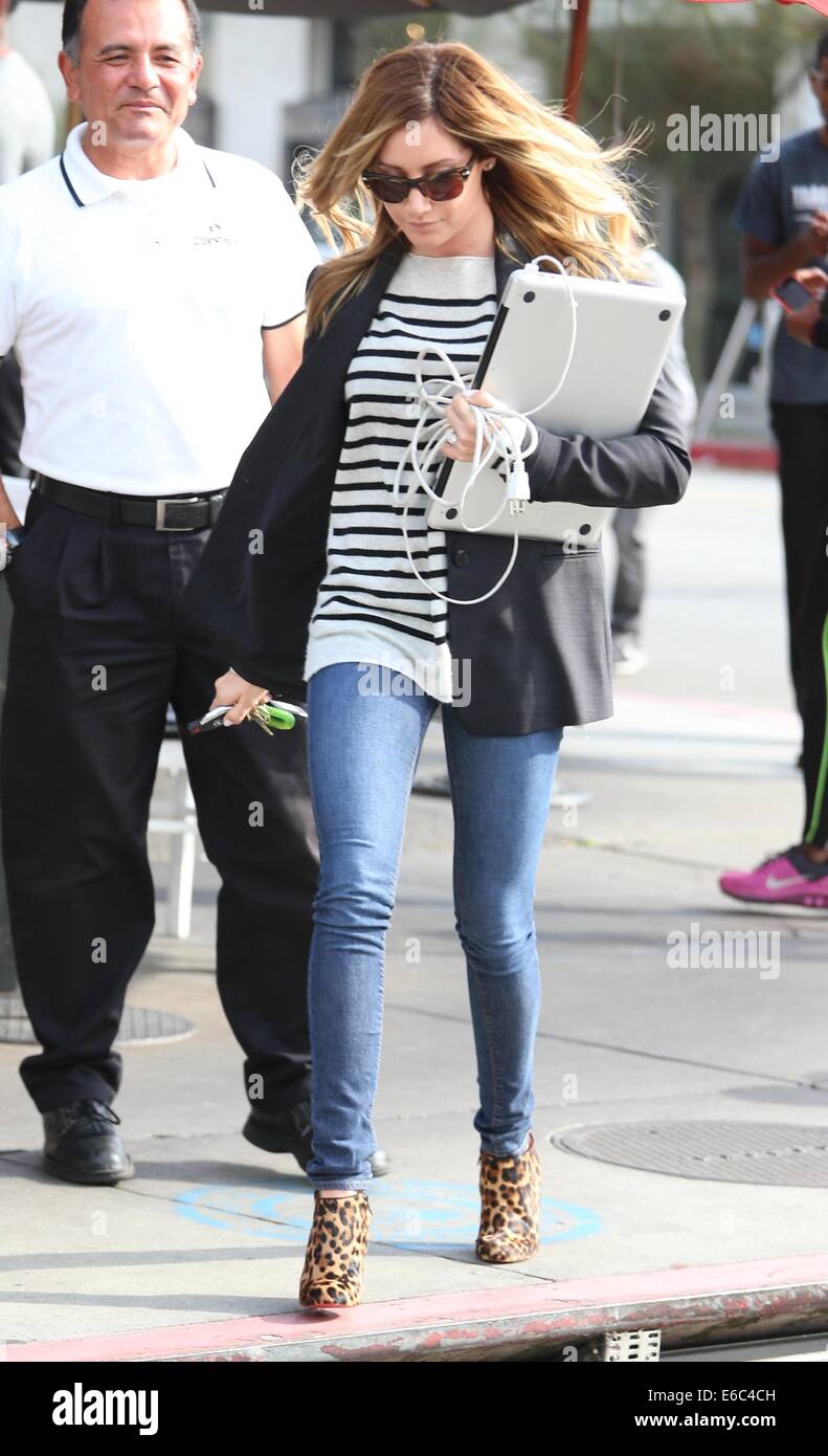 Ashley Tisdale and Shenae Grimes have lunch at Toast Bakery Featuring