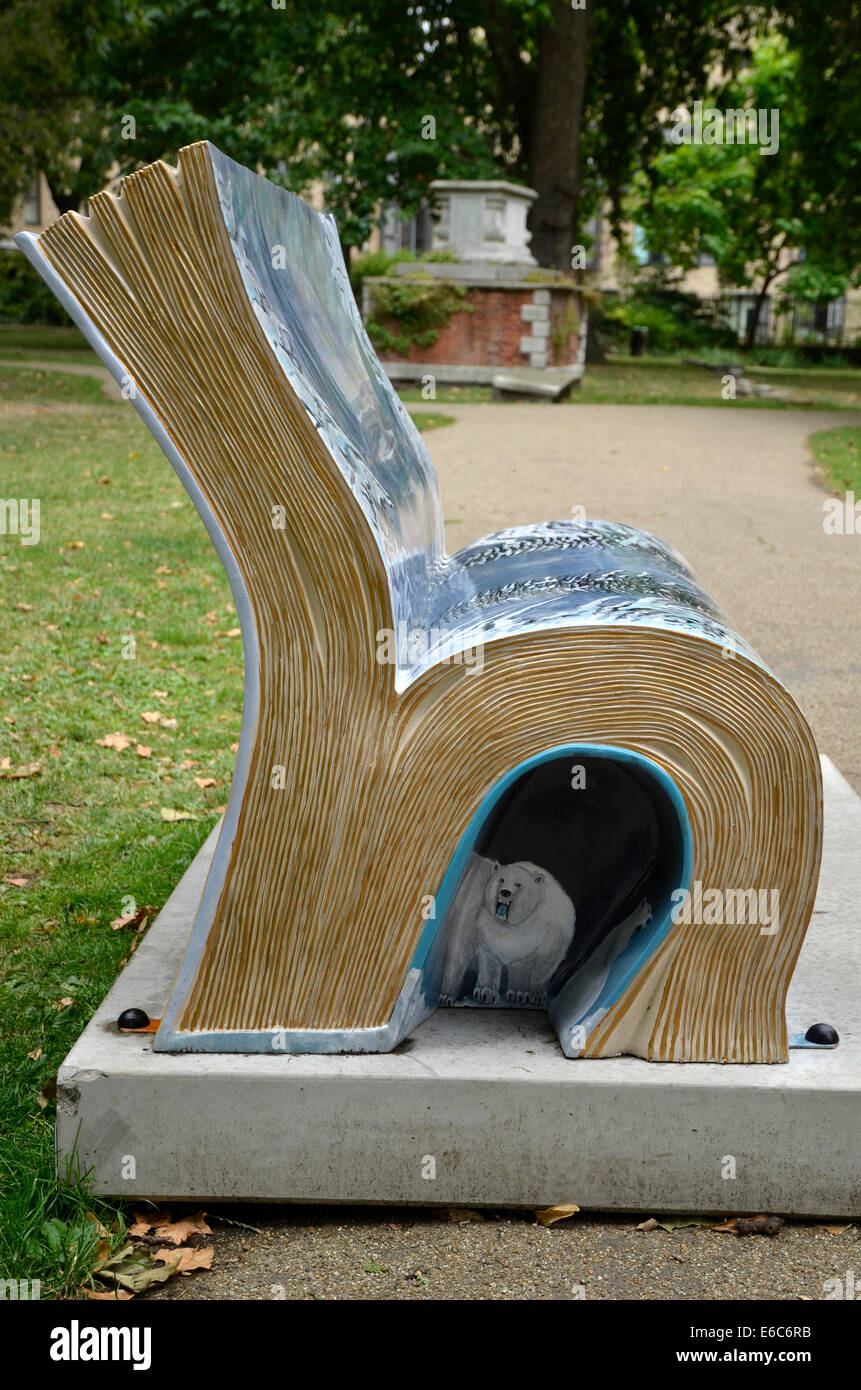 Book bench hi-res stock photography and images - Alamy