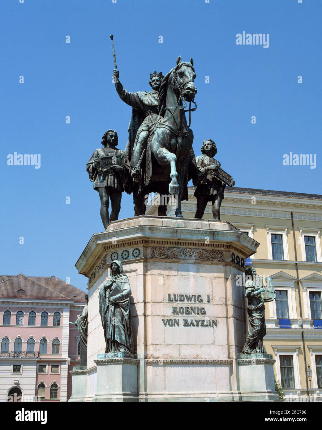Reiterdenkmal Koenig Ludwig I. von Bayern von Ludwig Schwanthaler, Max von Widnmann und Ferdinand von Miller, Odeonsplatz und Ludwigstrasse in Muenche Stock Photo