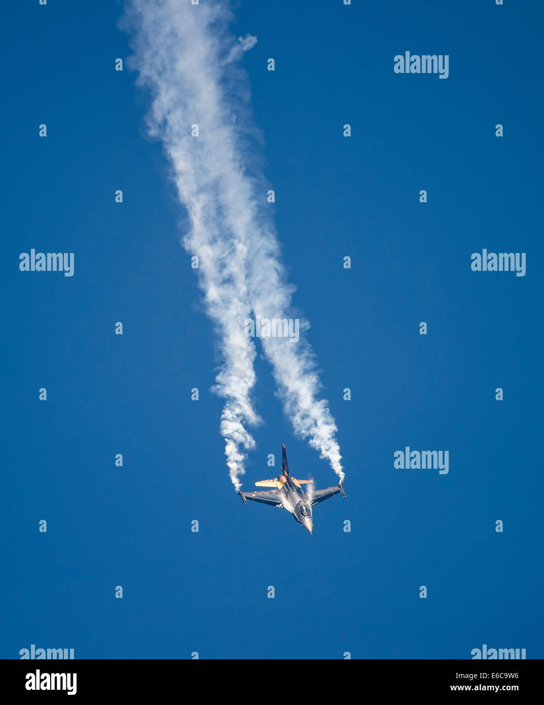 F16 fighter jet hi-res stock photography and images - Alamy