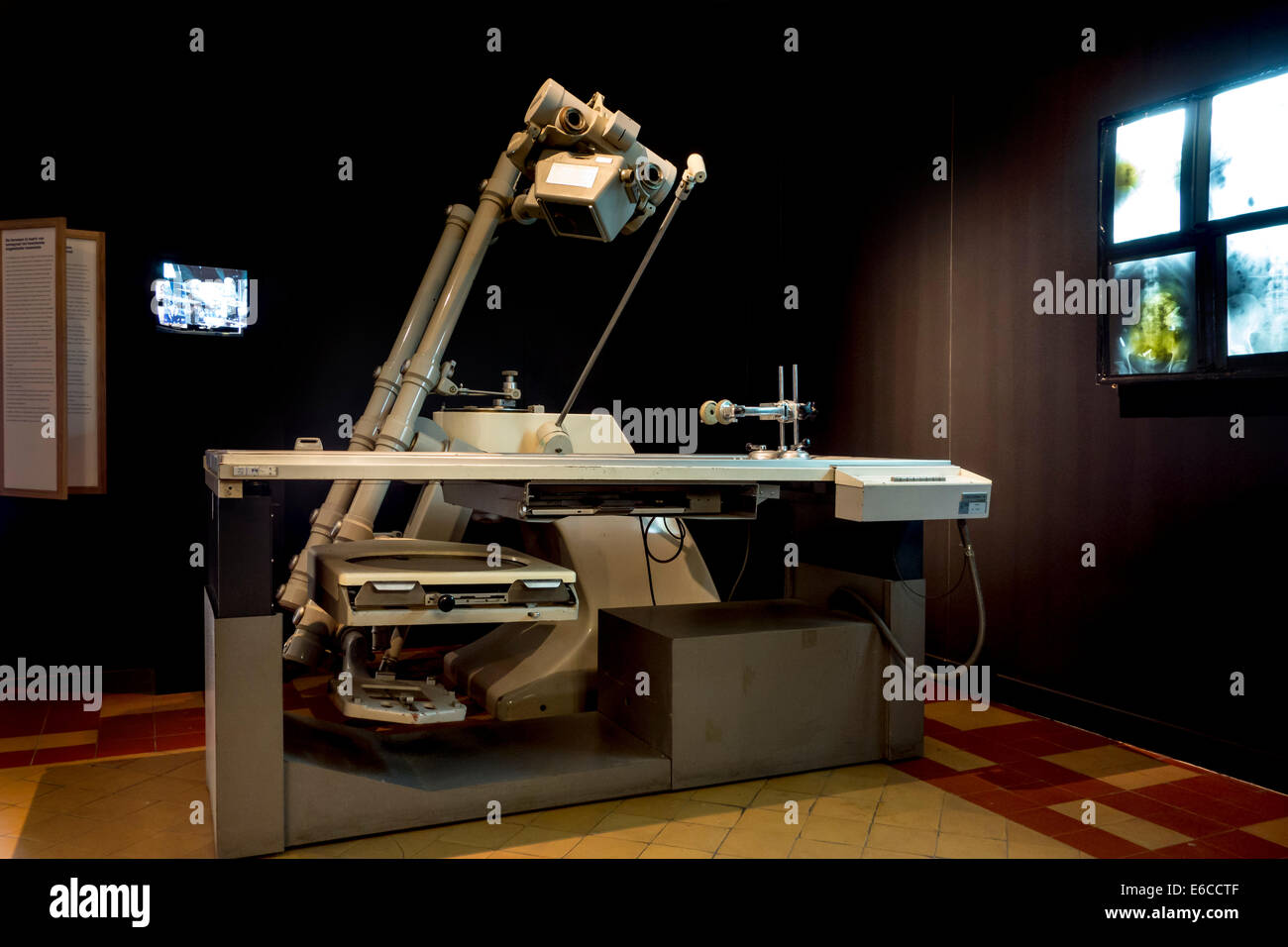 Massiot-Philips Polytome, multidirectional tomograph in the Dr Guislain Museum about the history of psychiatry, Ghent, Belgium Stock Photo