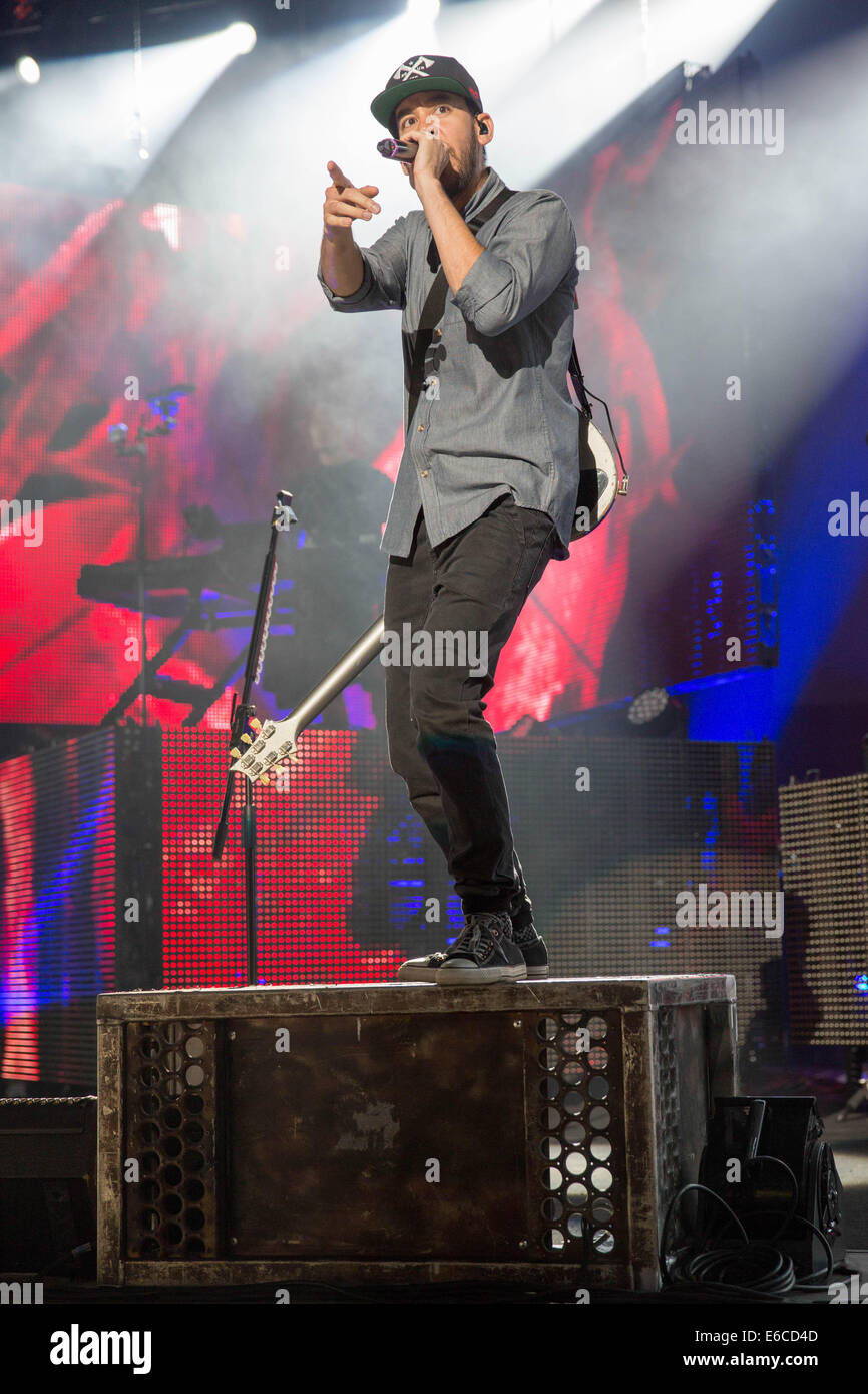 Aug. 18, 2014 - Holmdel, New Jersey, U.S - Musician MIKE SHINODA of the band Linkin Park performs live at the PNC Bank Arts Center in Holmdel, New Jersey (Credit Image: © Daniel DeSlover/ZUMA Wire) Stock Photo
