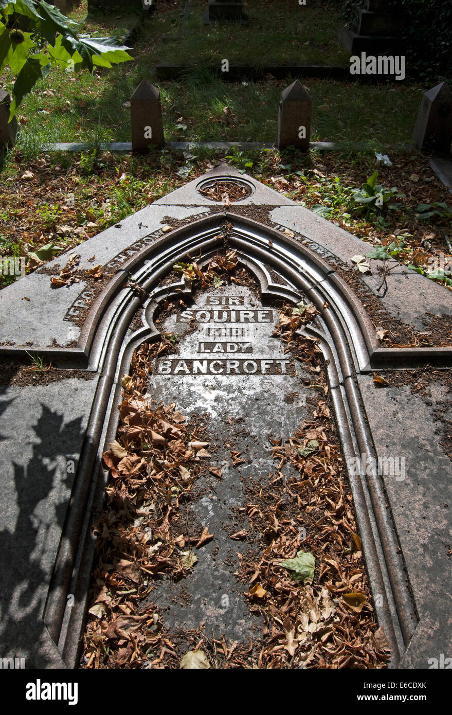 grave of sir squire and lady bancroft, brompton cemetery, london