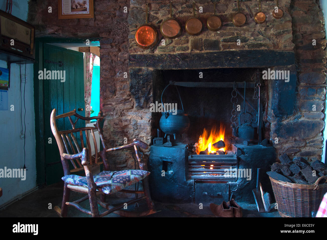 Traditional irish cottage fireplace hires stock photography and images