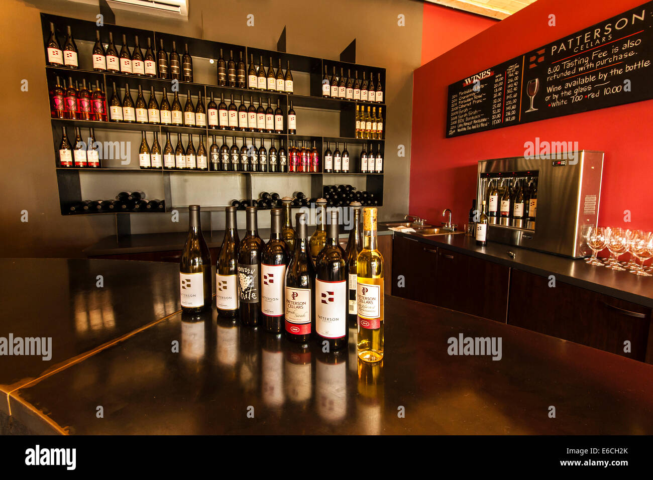 USA, Washington, Woodinville. One of the many wine tasting rooms in