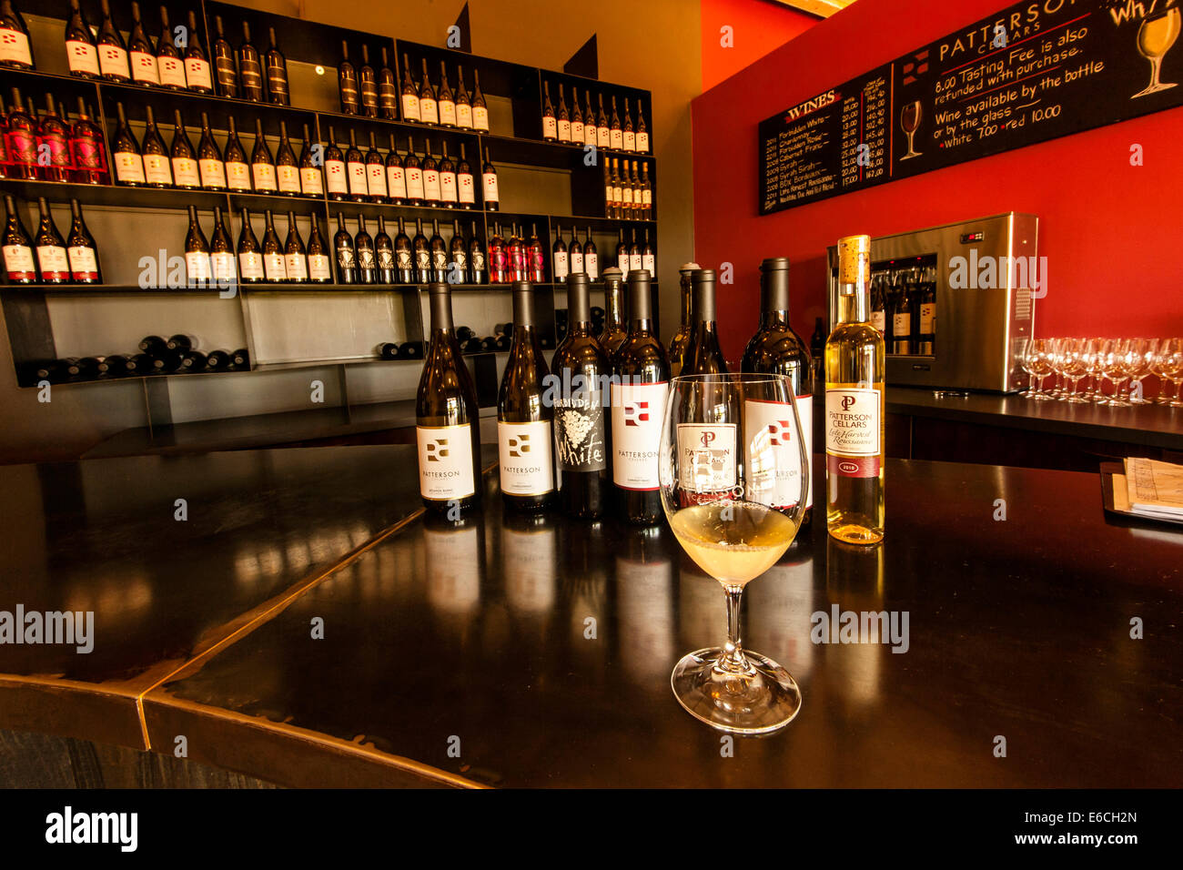 USA, Washington, Woodinville. One of the many wine tasting rooms in Woodinville, WA Stock Photo