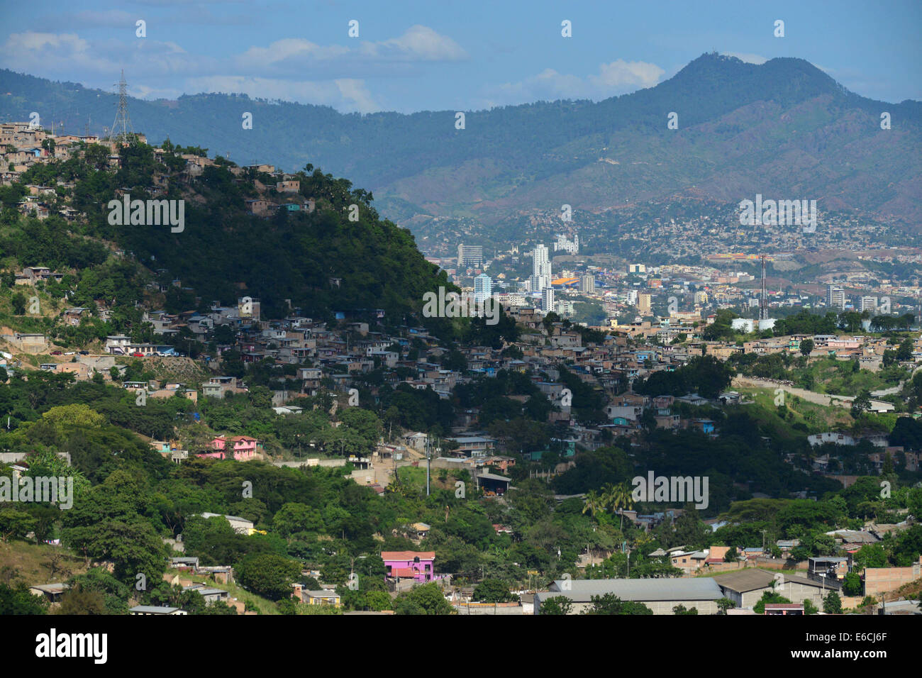 Tegucigalpa, Francisco Morazan, Honduras. 2nd Aug, 2014. A view of Tegucigalpa's downtown high rises, surrounded by slums including Carrizales, one of the most violent neighborhoods in the Honduran capital. © Miguel Juarez Lugo/ZUMA Wire/Alamy Live News Stock Photo