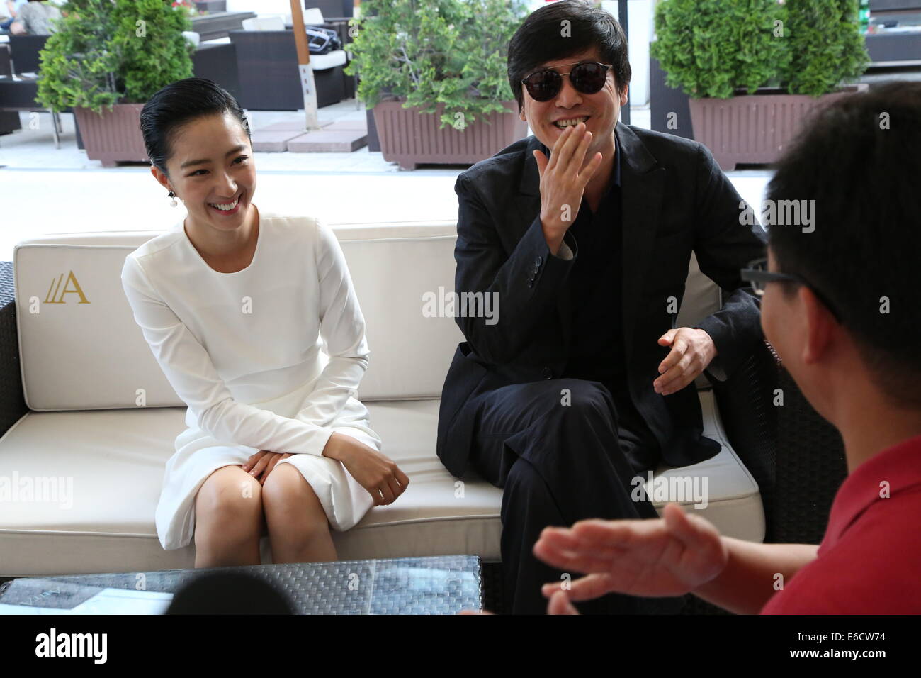 Sarajevo, Bosnia and Herzegovina. 20th Aug, 2014. Chinese director Diao Yinan (R) and actress Kwai Lun-mei speak during an interview with Xinhua News Agency in Sarajevo, Bosnia and Herzegovina, on Aug. 20, 2014. 'Black Coal, Thin Ice', a Berlin Gold Bear winner, is in open air program in the ongoing 20th Sarajevo Film Festival. Credit:  Haris Memija/Xinhua/Alamy Live News Stock Photo