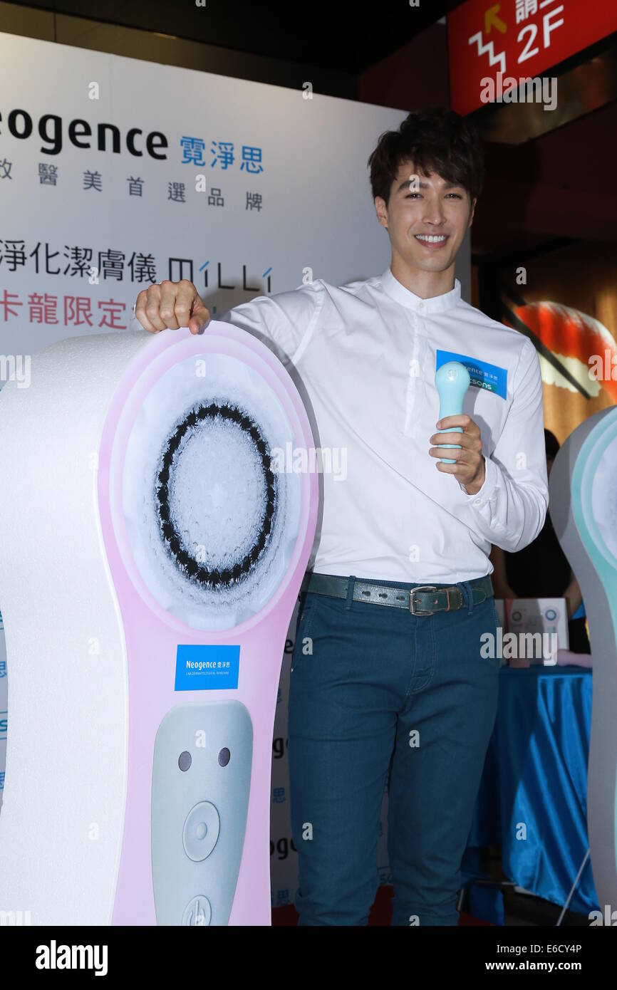 Taipei. 19th Aug, 2014. Model, actor Vivian Dawson attends a commercial event in Taipei on Tuesday August 19, 2014. © TopPhoto/Alamy Live News Stock Photo