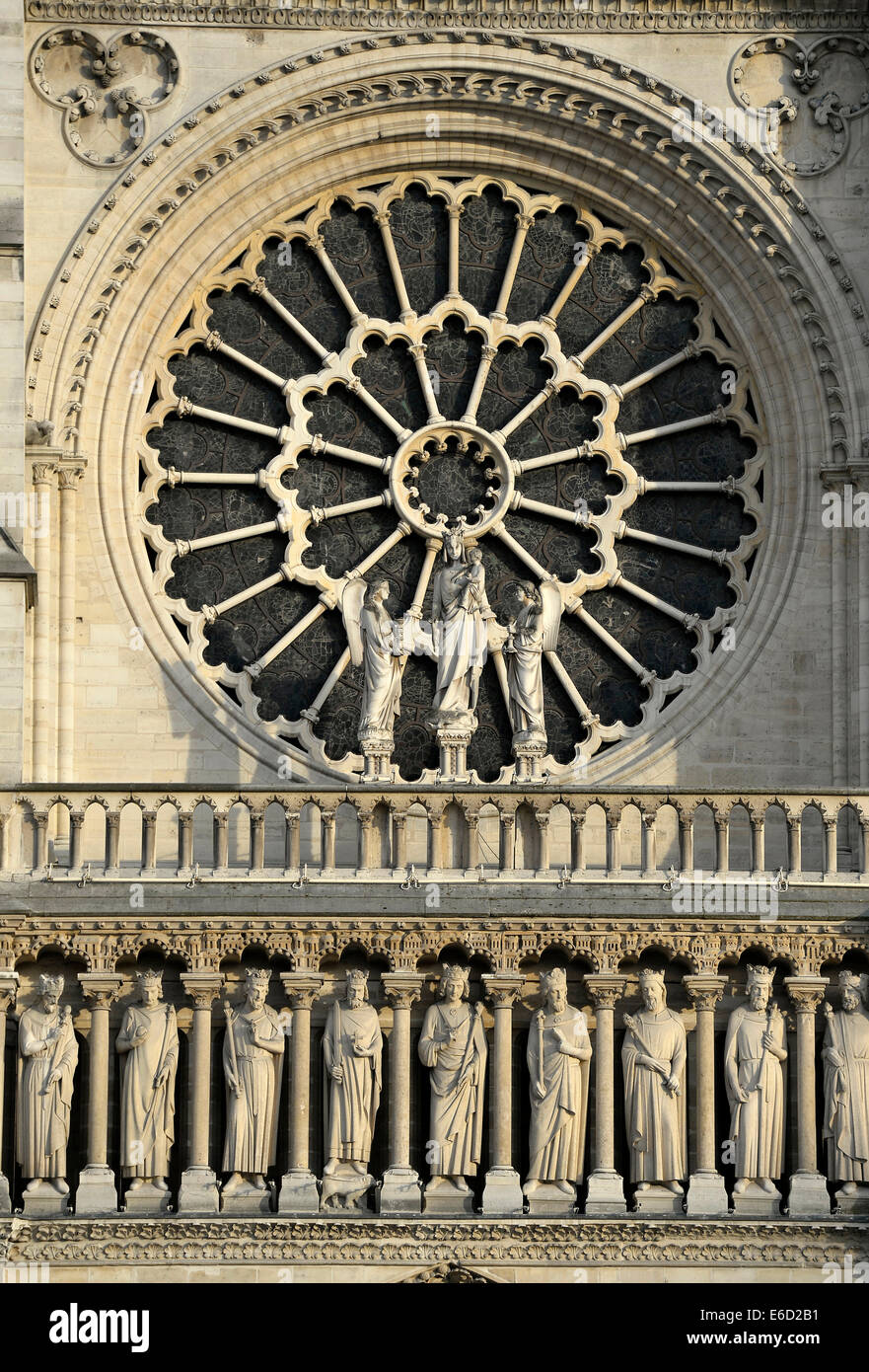 Gothic figures, decoration above the main portal, west façade, Cathedral of Notre-Dame de Paris, Île de la Cité, Paris Stock Photo