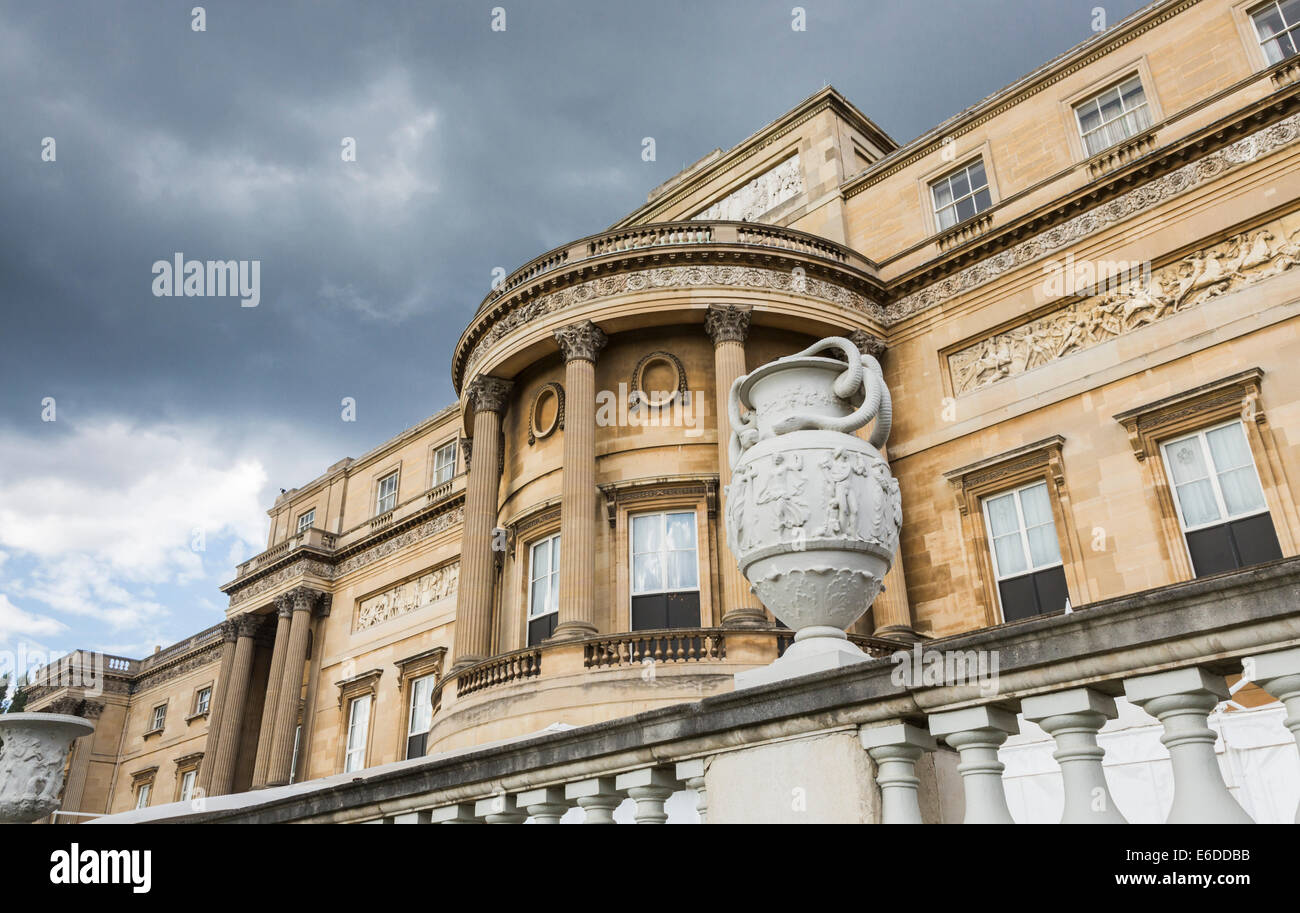 Rear of buckingham palace hires stock photography and images Alamy