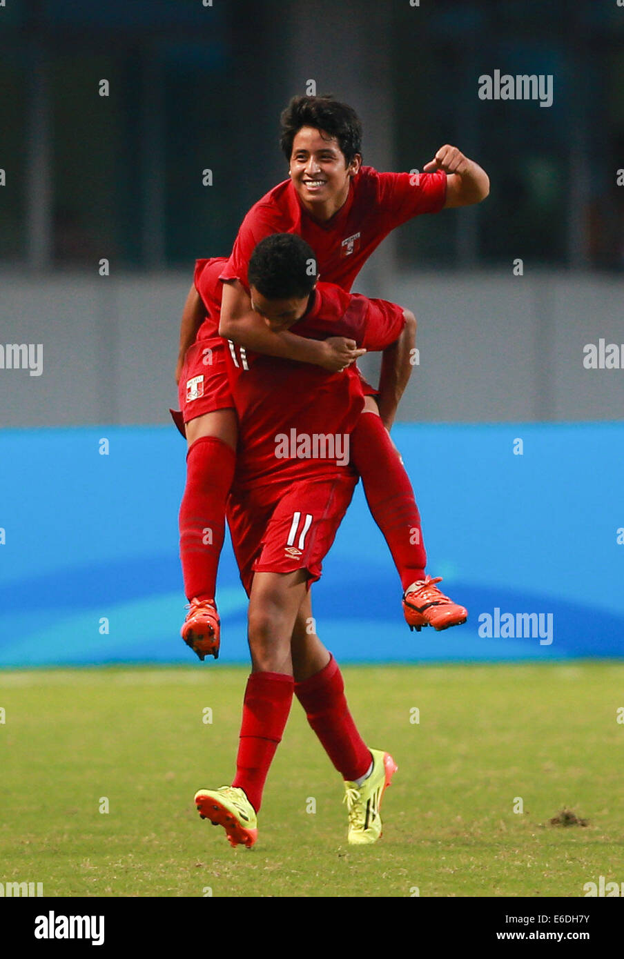 Nanjing, China's Jiangsu Province. 21st Aug, 2014. Athletes of Peru celebrate after winning the preliminary round of football event during Nanjing 2014 Youth Olympic Games in Nanjing, capital of east China's Jiangsu Province, on Aug. 21, 2014. Team Peru won team Honduras. Credit:  Chen Yichen/Xinhua/Alamy Live News Stock Photo