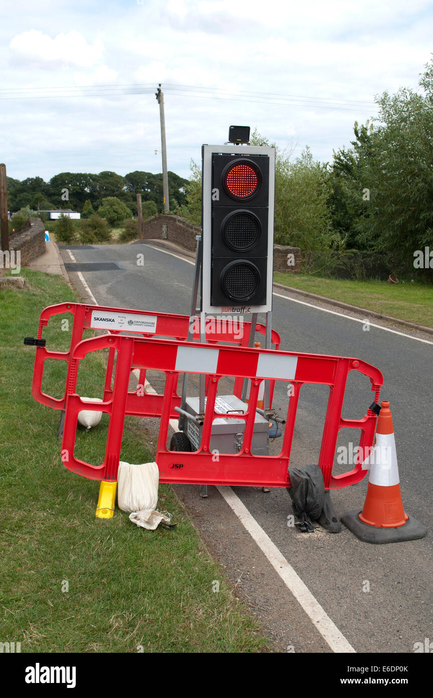 Temporary traffic lights uk hires stock photography and images Alamy
