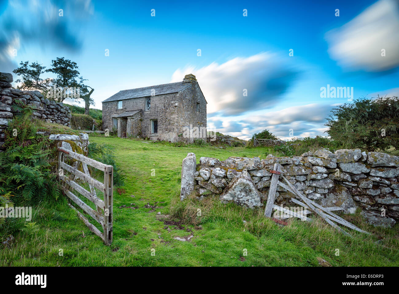 Old abandoned cottage on Bodmin Moor in Cornwall Stock Photo