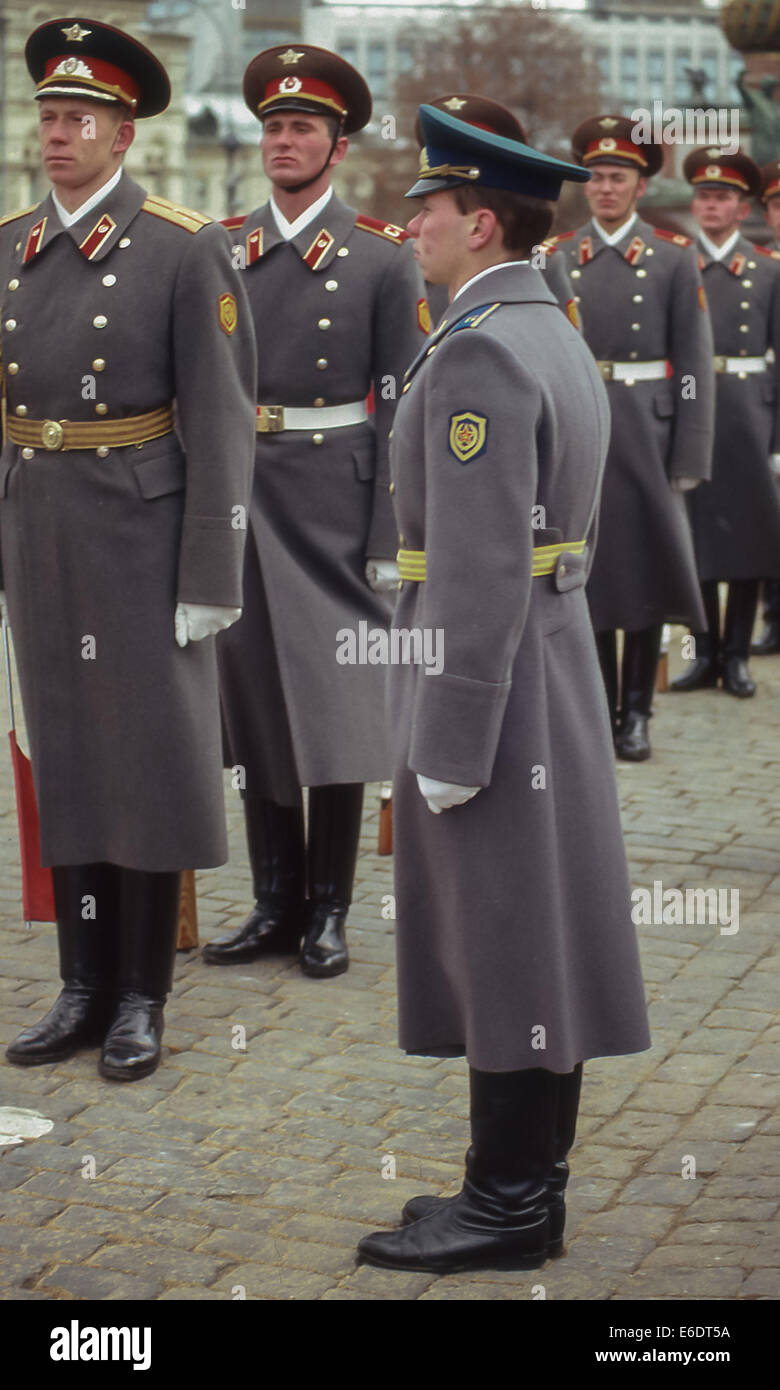 Moscow, Russia. 7th Nov, 1987. Soviet Army honor guards, in dress uniform  (red epaulets), stand at attention before moving to their posts. In  foreground is a uniformed KGB security guard (green topped