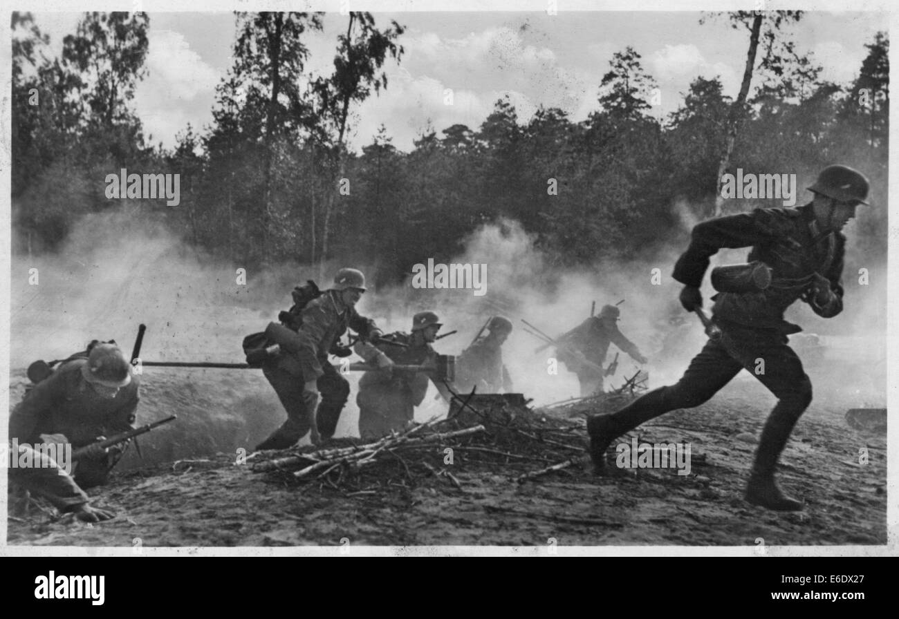 German Unified Armed Forces during Battle, German Postcard, 1941 Stock Photo