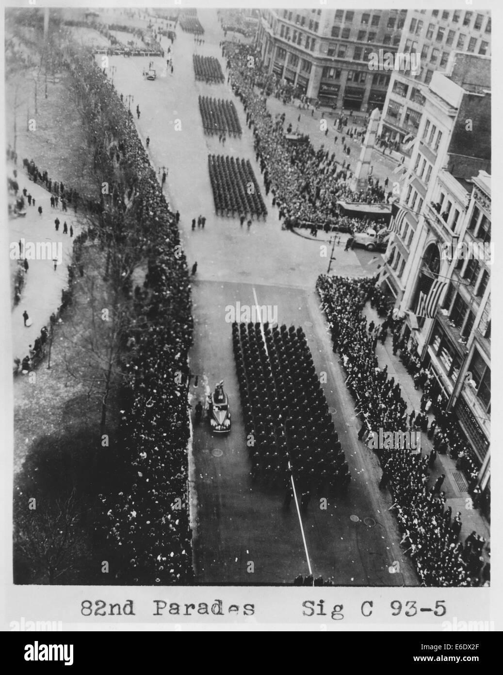 WWII Soldiers Marching on Fifth Avenue During Victory Parade, High Angle View, New York City, USA, 1946 Stock Photo