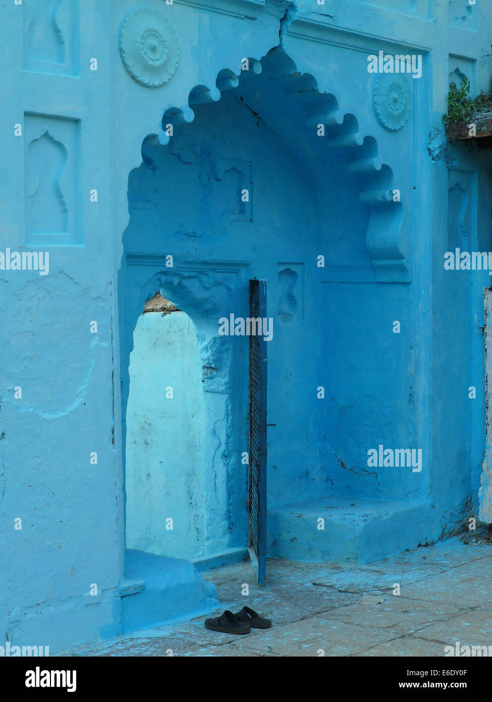 Blue Mughal gateway at a temple in Orchha, Madhya Pradesh, Bundelkhand region, India, Asia Stock Photo