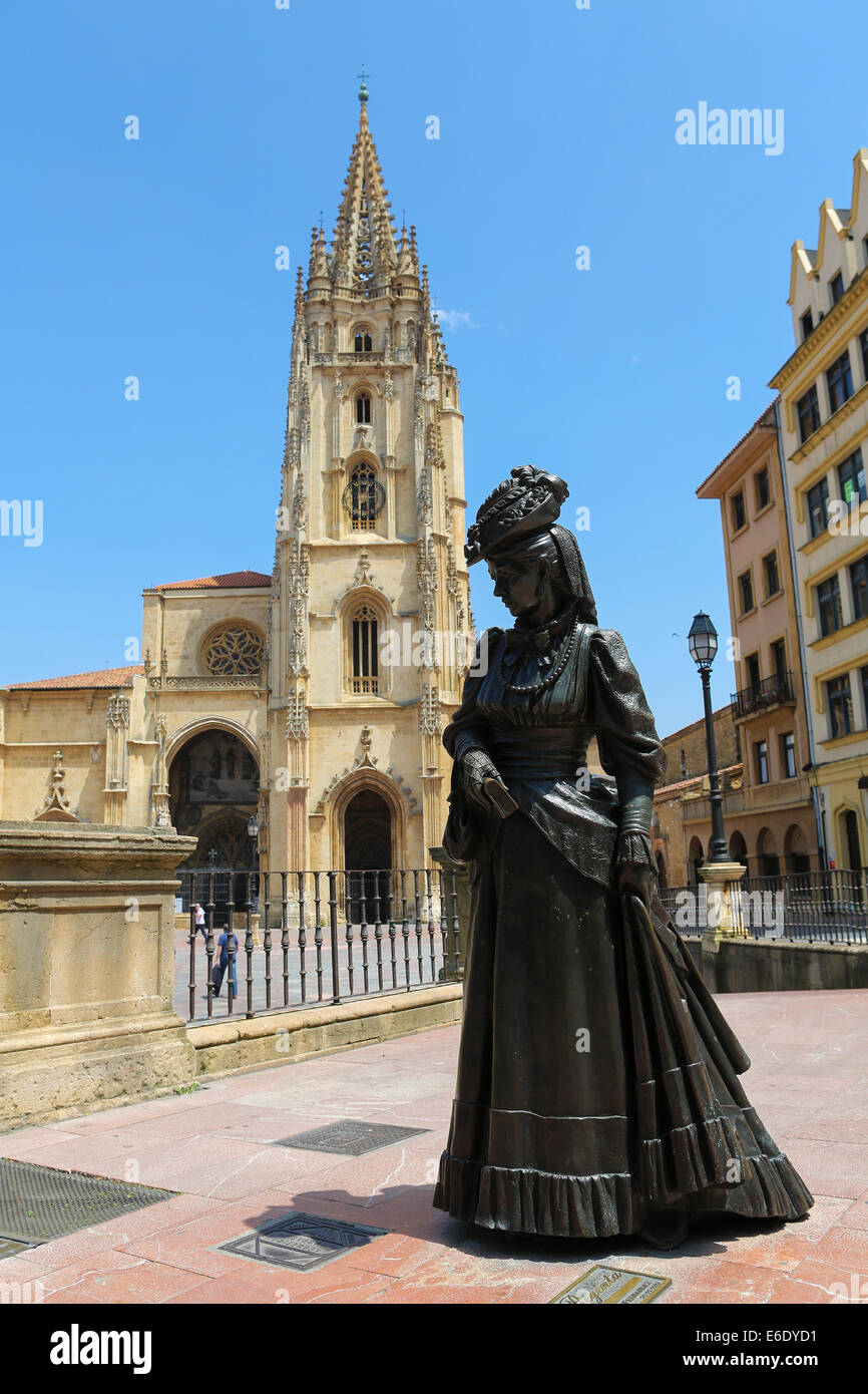 Statue of La Regenta in front of the Cathedral of San Salvador in Oviedo,  capital of Asturias, S Stock Photo - Alamy