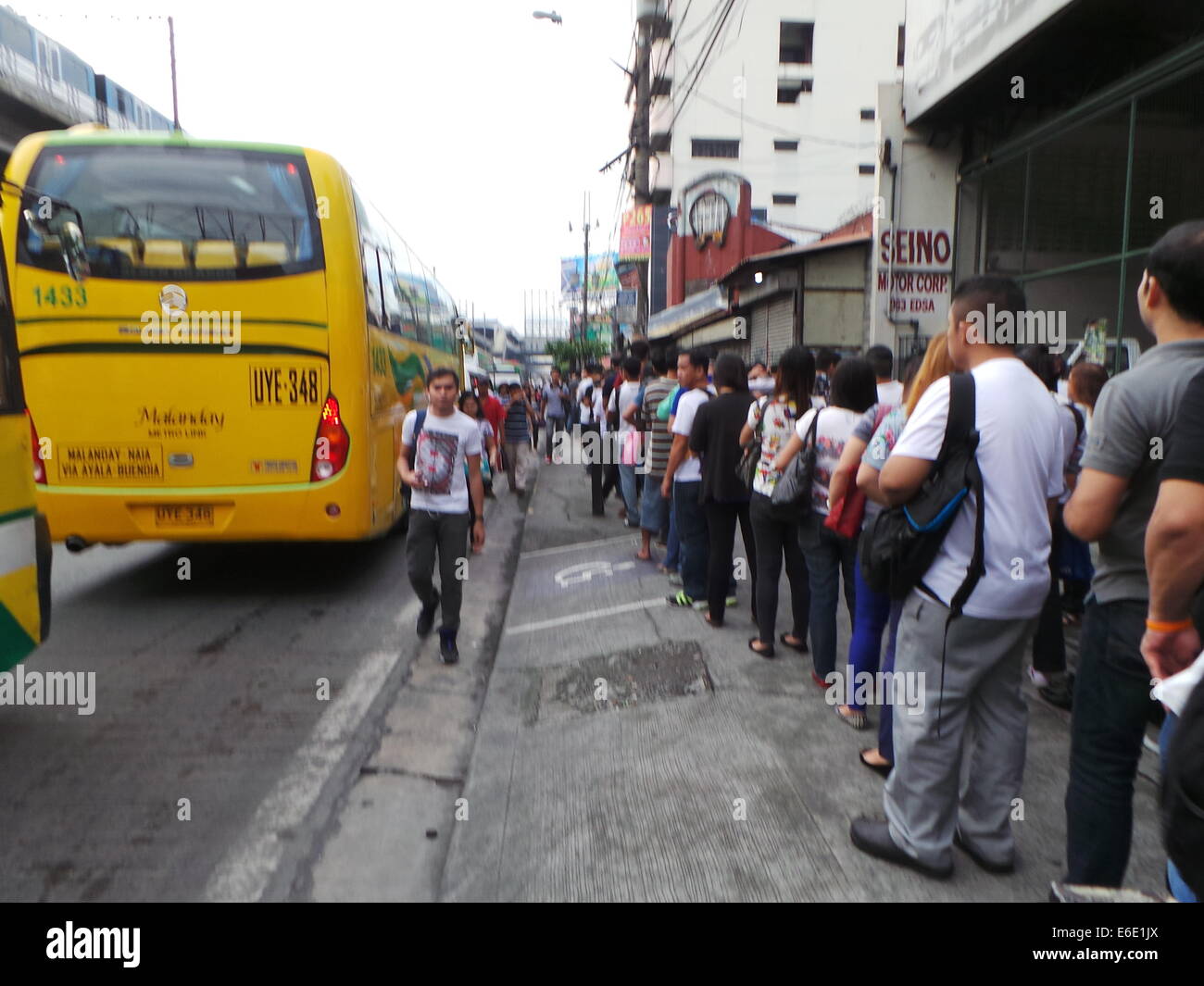 Quezon City, Philippines. 22 August, 2014. MRT passengers in North Avenue Station in Quezon City endures around 300 meters queue of long lines after MRT trains started running at 40 kilometers per hour from the usual speed of 55-60 kilometers per hour. The suffering of MRT commuters is for safety measures being done by MRT authorities which is subsequent to a wayward MRT train rammed a barrier at Taft Station in Pasay City on August 13, injuring 38 people. Credit:  Sherbien Dacalanio / Alamy Live News Stock Photo