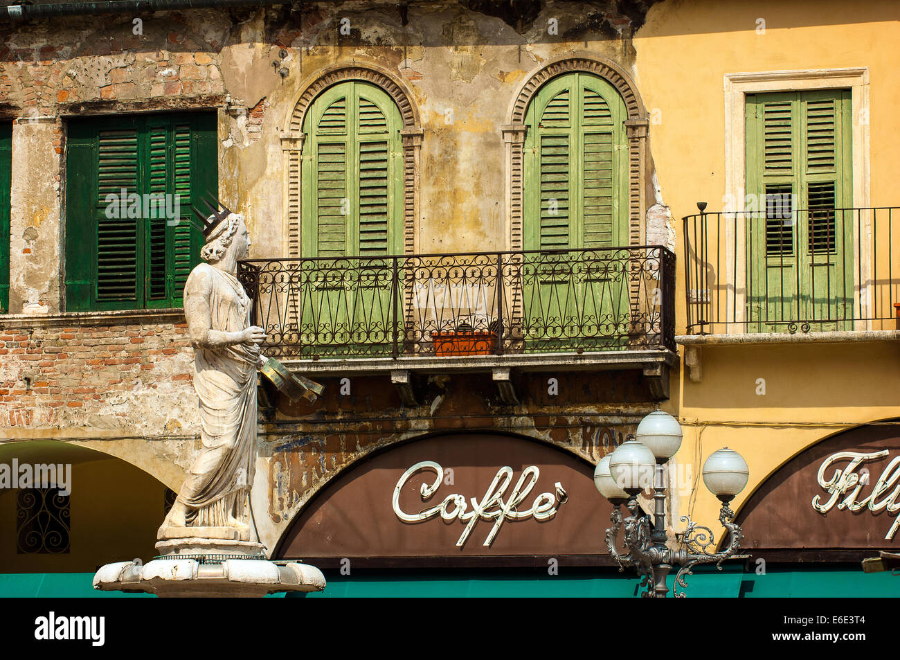Statua fontana madonna verona hi-res stock photography and images - Alamy