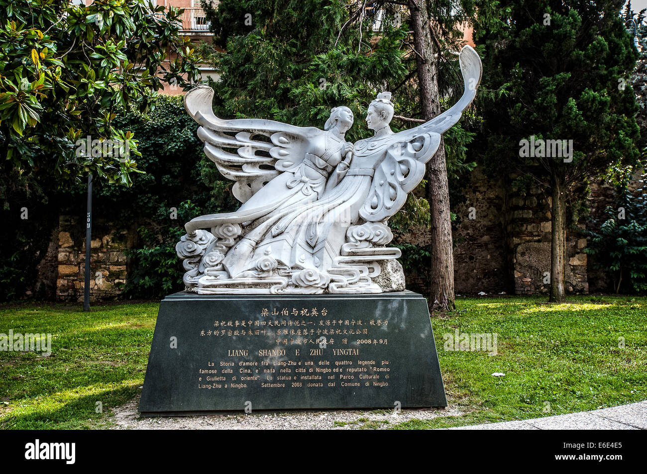 Italy Verona Tomb of Juliet Statue of Liang Shambo and Zhu