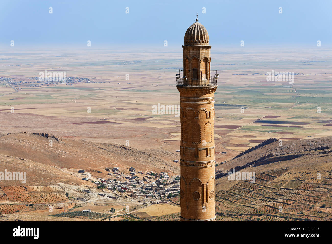 Mesopotamian plain and minaret of the Great Mosque Ulu Camii, Mardin, Southeastern Anatolia Region, Anatolia, Turkey Stock Photo